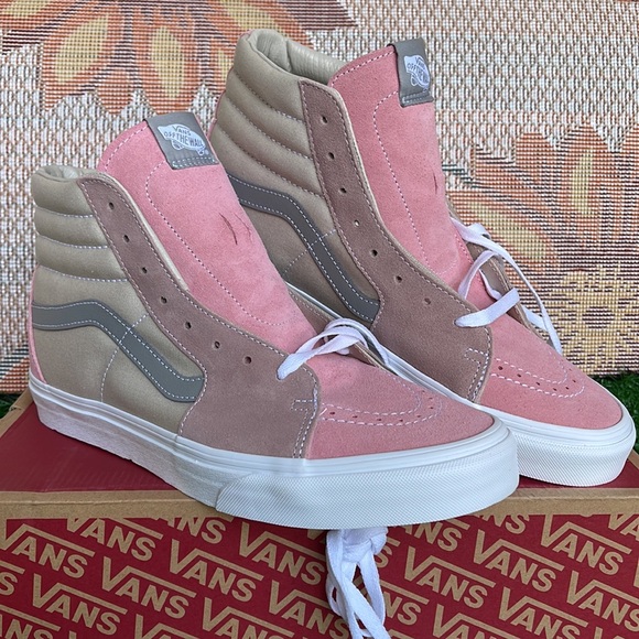 Vans WMNS Sk8-Hi
Color Block Pink/Multi
VN0A7Q5NBIY
Sneakers - Picture 6 of 16